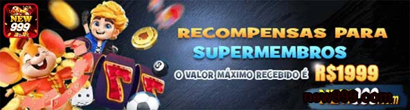 Apostador feliz usando celular apostando em futebol